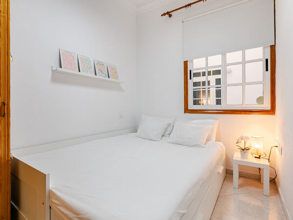 Second bedroom with double bed — De Villa Suites